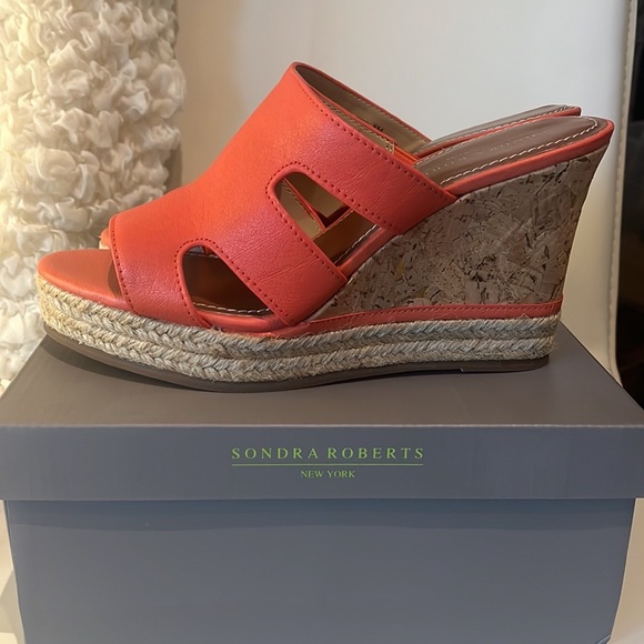 Sondra Roberts Angie Wedge - Picture 5 of 10